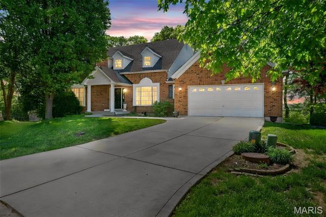 1102 Mosswoods Court, Fenton, MO 63026
