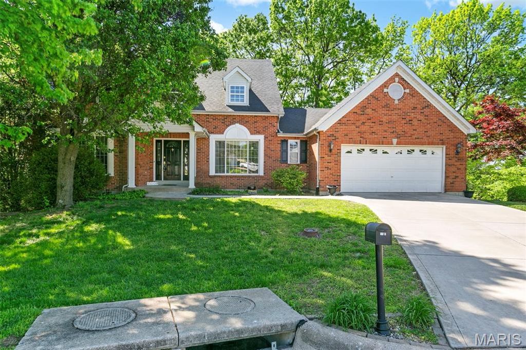 1102 Mosswoods Court, Fenton, MO 63026