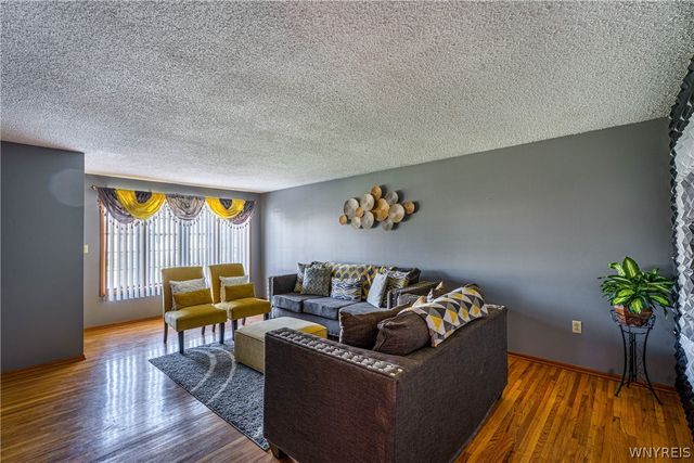 21 Grand Prix Drive, Cheektowaga, NY 14227