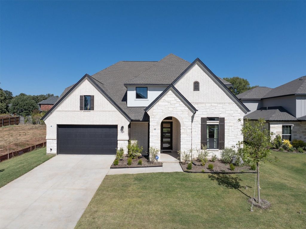 305 Alicia Court, Mansfield, TX 76063