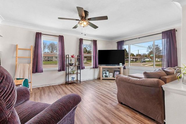1295 HICKORY HILL DRIVE, Green Bay, WI 54304