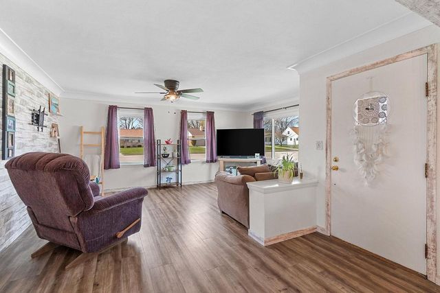 1295 HICKORY HILL DRIVE, Green Bay, WI 54304