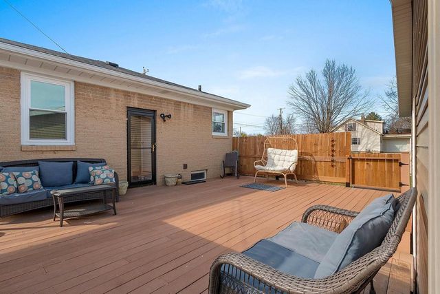 1295 HICKORY HILL DRIVE, Green Bay, WI 54304