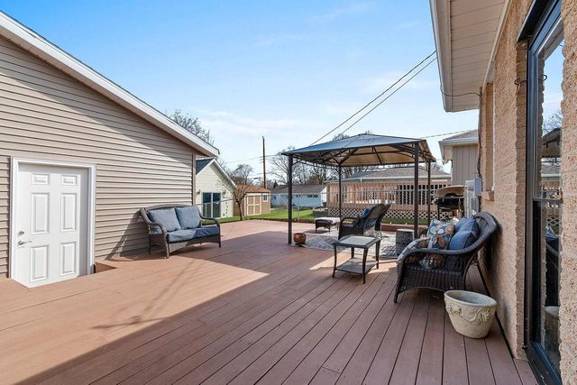 1295 HICKORY HILL DRIVE, Green Bay, WI 54304