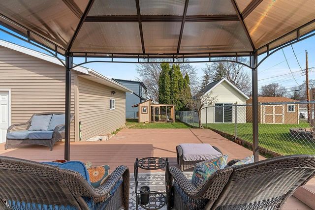 1295 HICKORY HILL DRIVE, Green Bay, WI 54304
