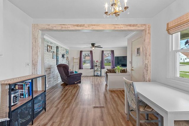 1295 HICKORY HILL DRIVE, Green Bay, WI 54304
