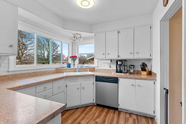 1295 HICKORY HILL DRIVE, Green Bay, WI 54304