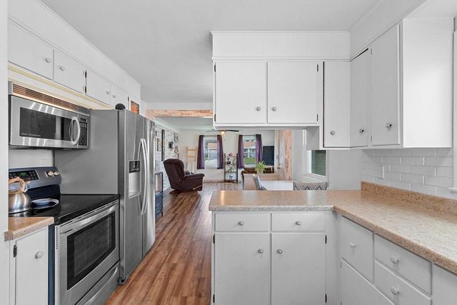 1295 HICKORY HILL DRIVE, Green Bay, WI 54304