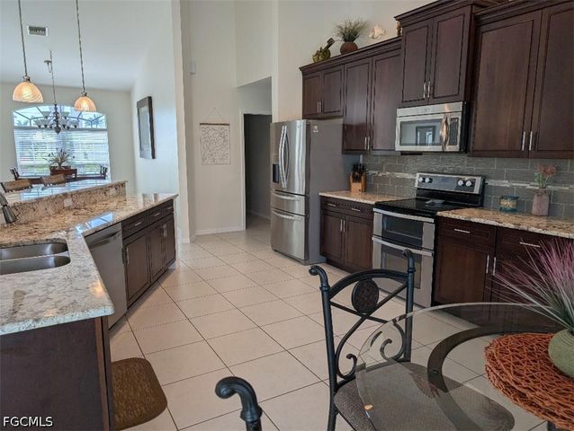 5008 SW 9th PL, Cape Coral, FL 33914
