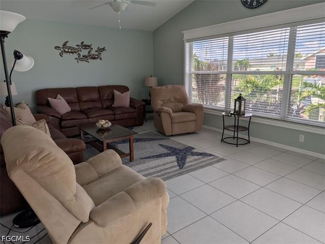 5008 SW 9th PL, Cape Coral, FL 33914