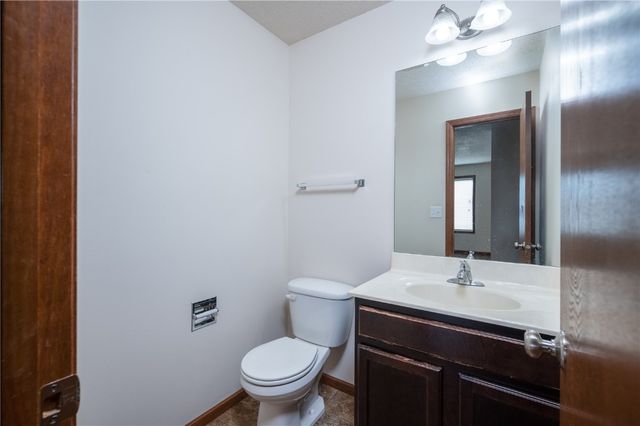 1027 Acacia Dr NE, Cedar Rapids, IA 52402