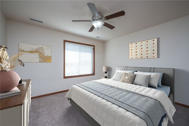 1027 Acacia Dr NE, Cedar Rapids, IA 52402