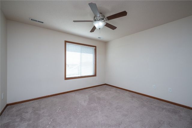 1027 Acacia Dr NE, Cedar Rapids, IA 52402