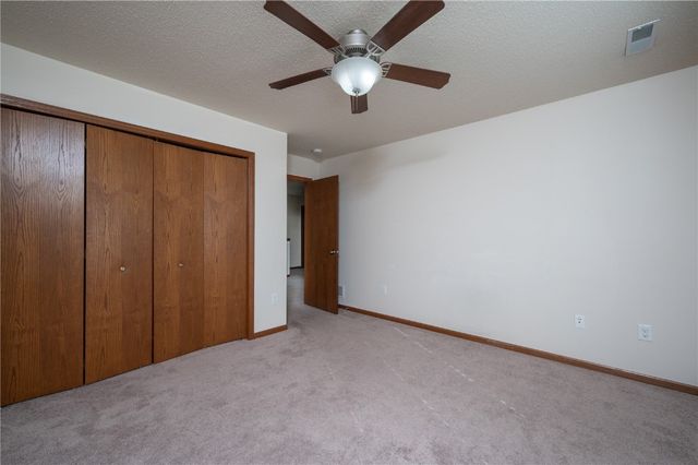 1027 Acacia Dr NE, Cedar Rapids, IA 52402