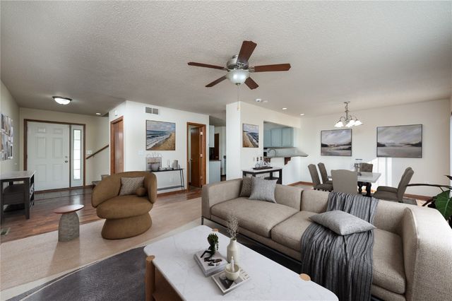 1027 Acacia Dr NE, Cedar Rapids, IA 52402