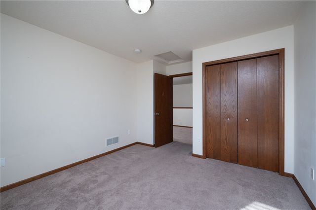 1027 Acacia Dr NE, Cedar Rapids, IA 52402