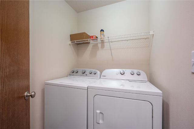 1027 Acacia Dr NE, Cedar Rapids, IA 52402