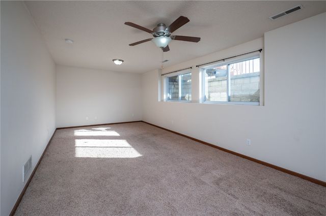 1027 Acacia Dr NE, Cedar Rapids, IA 52402