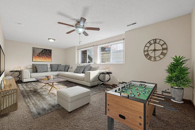 1027 Acacia Dr NE, Cedar Rapids, IA 52402