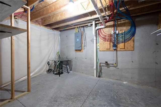 1027 Acacia Dr NE, Cedar Rapids, IA 52402