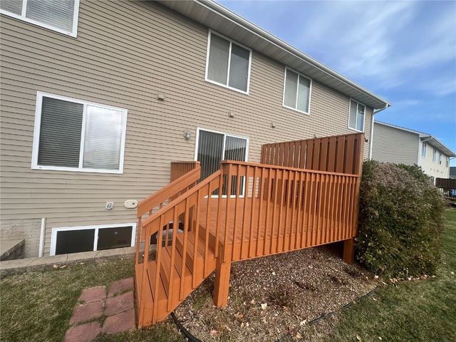 1027 Acacia Dr NE, Cedar Rapids, IA 52402