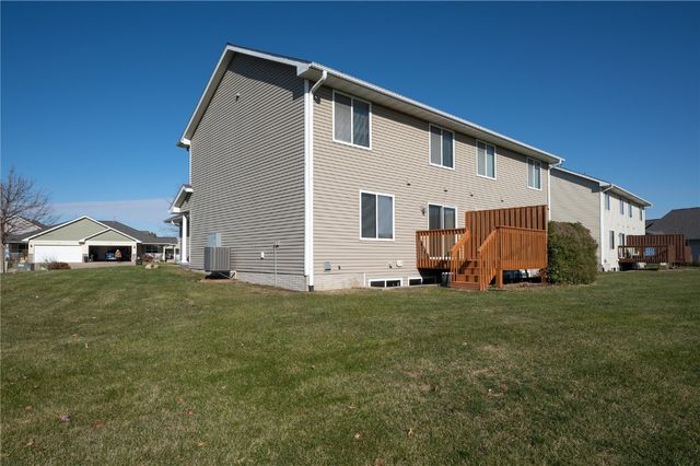 1027 Acacia Dr NE, Cedar Rapids, IA 52402