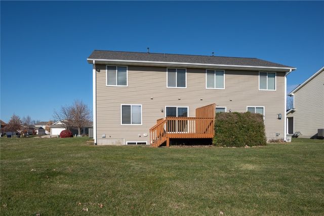 1027 Acacia Dr NE, Cedar Rapids, IA 52402