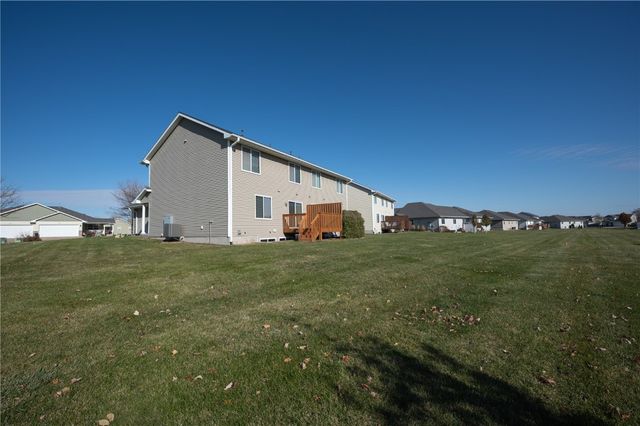 1027 Acacia Dr NE, Cedar Rapids, IA 52402