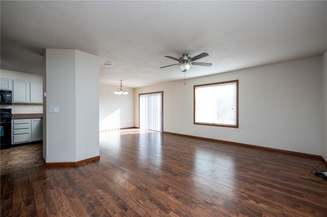 1027 Acacia Dr NE, Cedar Rapids, IA 52402