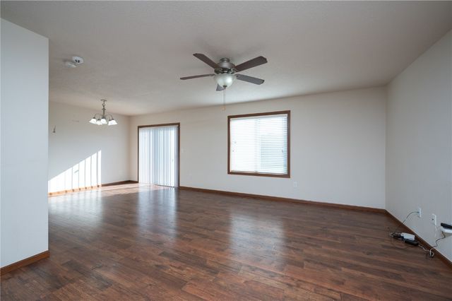 1027 Acacia Dr NE, Cedar Rapids, IA 52402