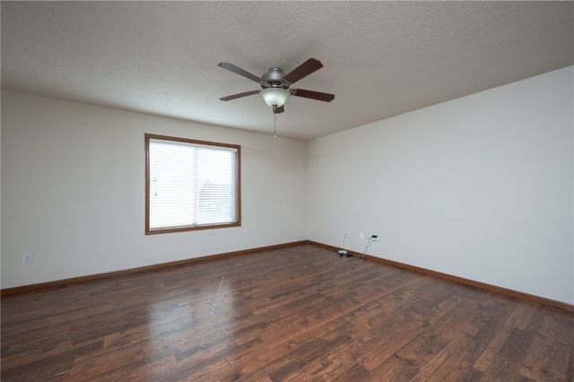 1027 Acacia Dr NE, Cedar Rapids, IA 52402