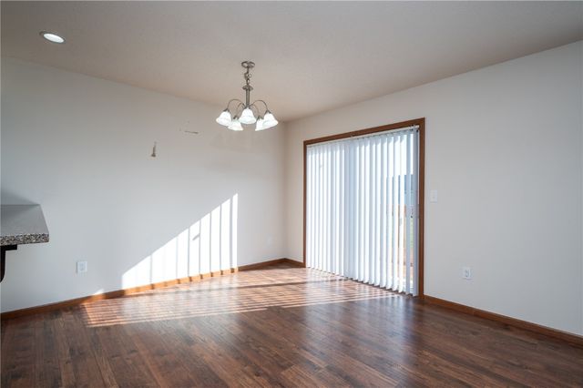 1027 Acacia Dr NE, Cedar Rapids, IA 52402