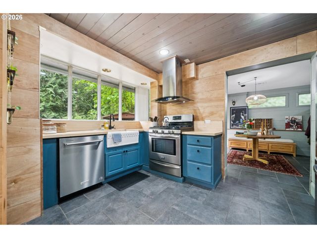 2453 MARYLHURST Dr, West Linn, OR 97068