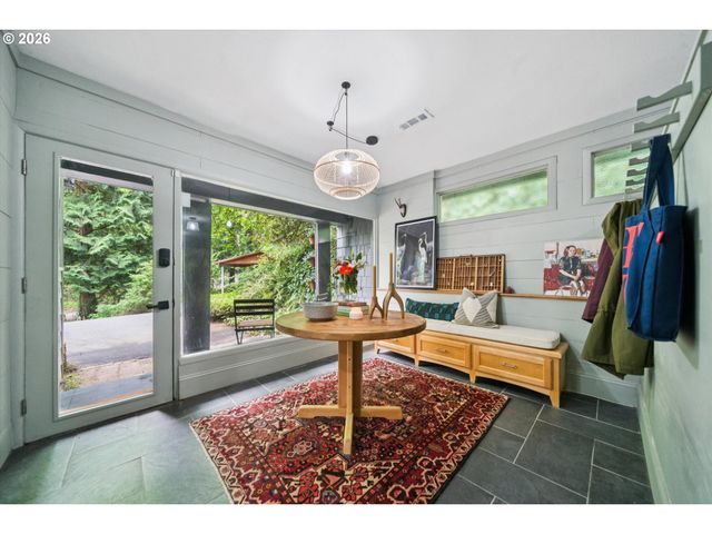2453 MARYLHURST Dr, West Linn, OR 97068