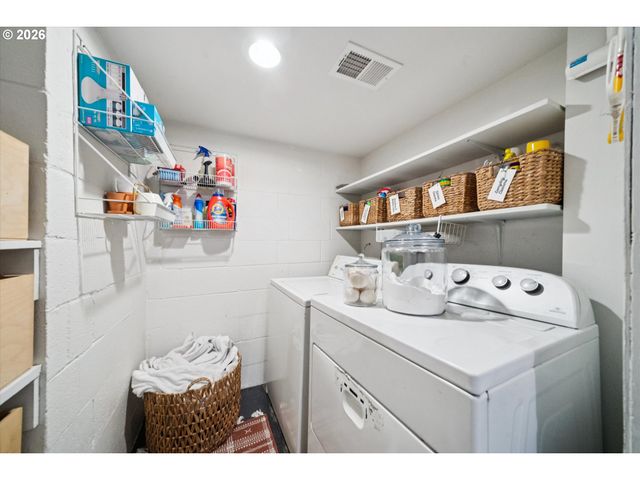 2453 MARYLHURST Dr, West Linn, OR 97068