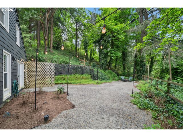 2453 MARYLHURST Dr, West Linn, OR 97068