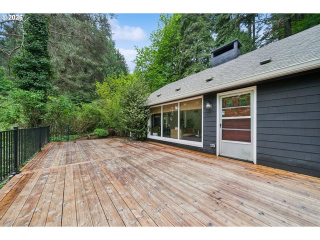 2453 MARYLHURST Dr, West Linn, OR 97068