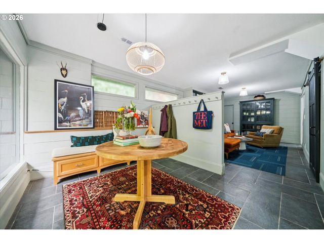 2453 MARYLHURST Dr, West Linn, OR 97068
