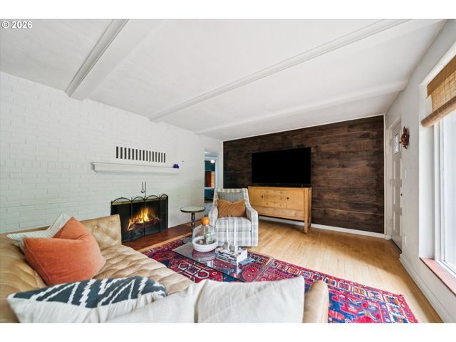 2453 MARYLHURST Dr, West Linn, OR 97068