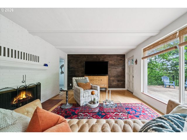 2453 MARYLHURST Dr, West Linn, OR 97068