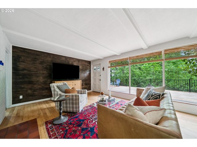 2453 MARYLHURST Dr, West Linn, OR 97068