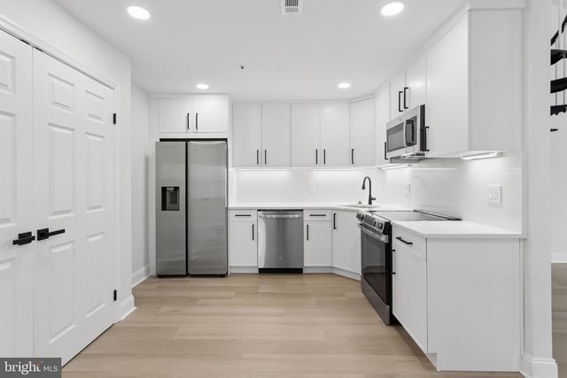 736 CHANTICLEER DR, Cherry Hill, NJ 08003