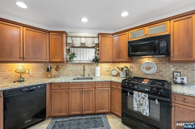 1253 Stephanie Drive, North Caldwell, NJ 07006