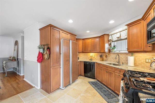 1253 Stephanie Drive, North Caldwell, NJ 07006