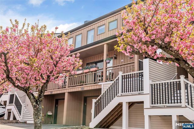 1253 Stephanie Drive, North Caldwell, NJ 07006