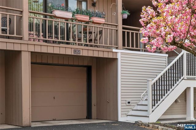 1253 Stephanie Drive, North Caldwell, NJ 07006