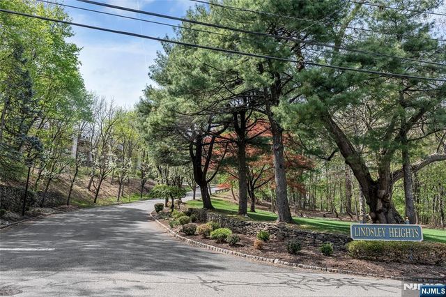 1253 Stephanie Drive, North Caldwell, NJ 07006