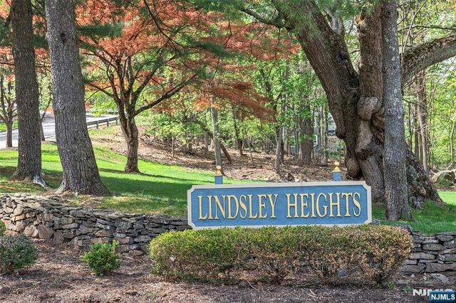 1253 Stephanie Drive, North Caldwell, NJ 07006