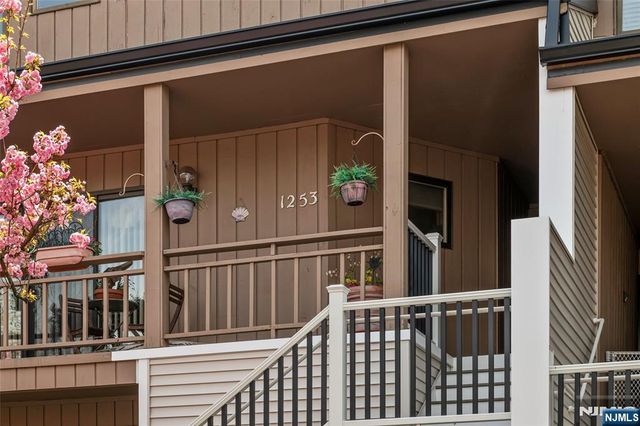 1253 Stephanie Drive, North Caldwell, NJ 07006