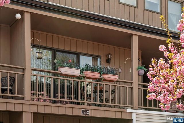 1253 Stephanie Drive, North Caldwell, NJ 07006